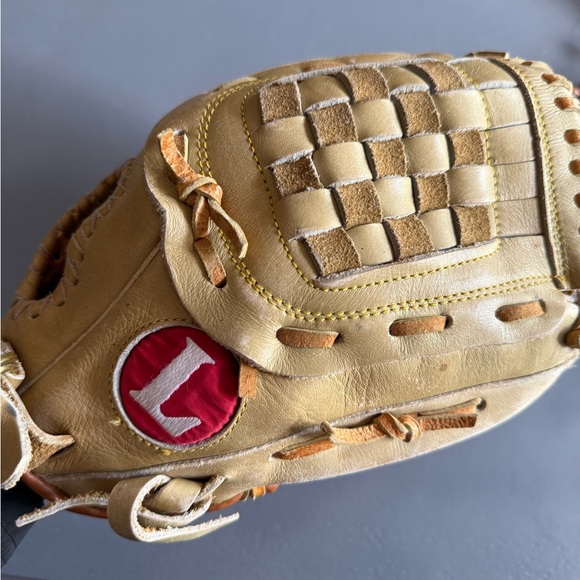 Youth genuine steerhide leather, Wade Boggs left hand baseball glove - Picture 1 of 4